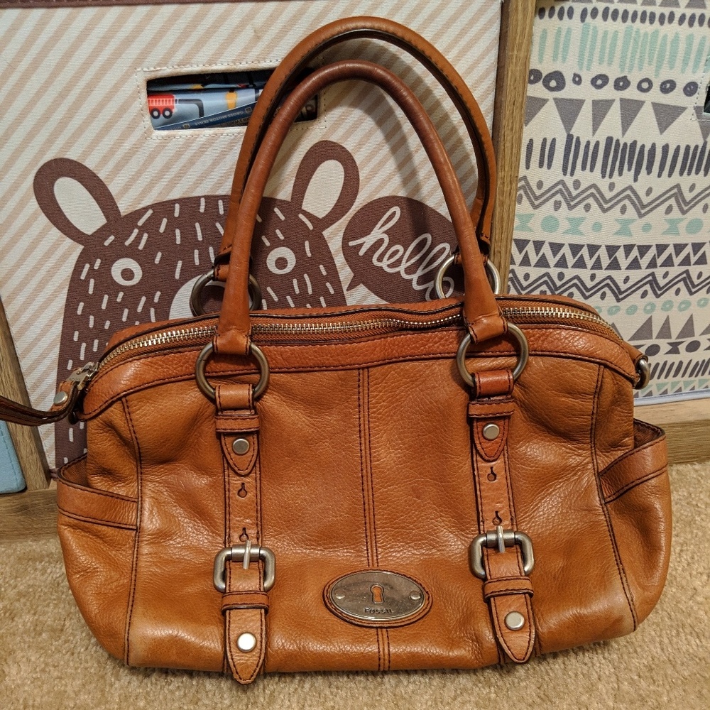 SOLD 🎉Fossil Maddox satchel